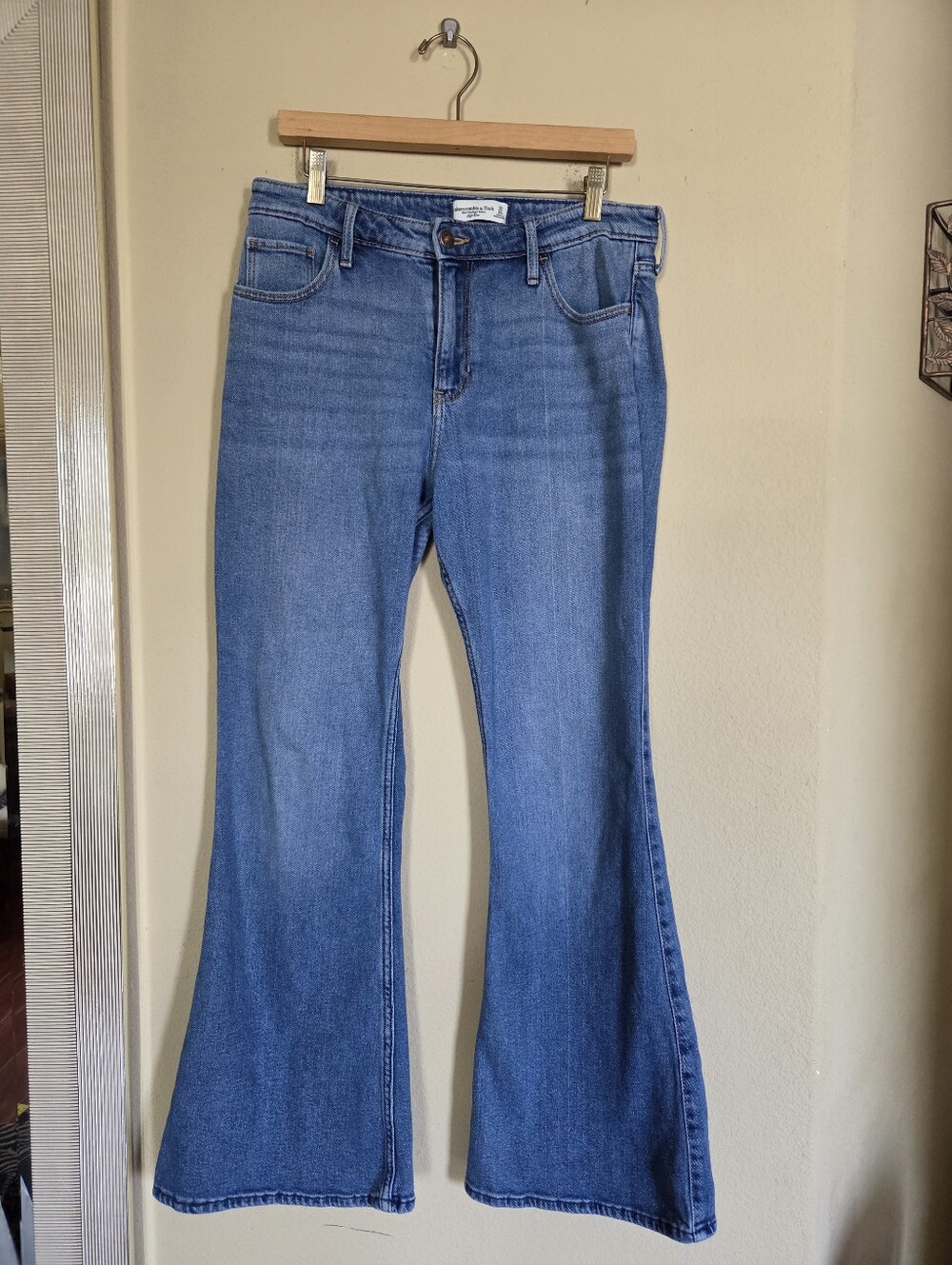 Abercrombie High Rise Flare Women’s Blue Wide Leg Jeans